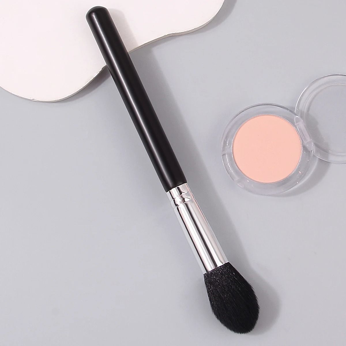 High-Quality Soft Flame Makeup Brush Professional Highlight Smudge Blush Multi-Purpose Beauty Tool