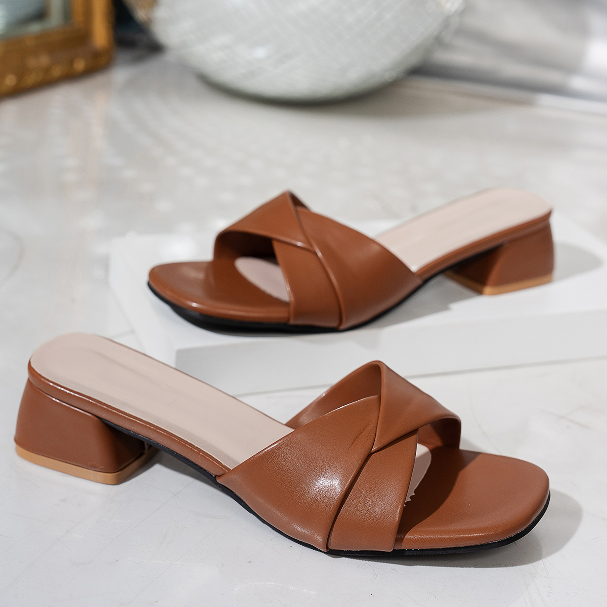 Summer New Fashion Open Toe, Versatile Candy Color Large Slippers, Solid Color Simple Leather Surface, Square Heel Shoes