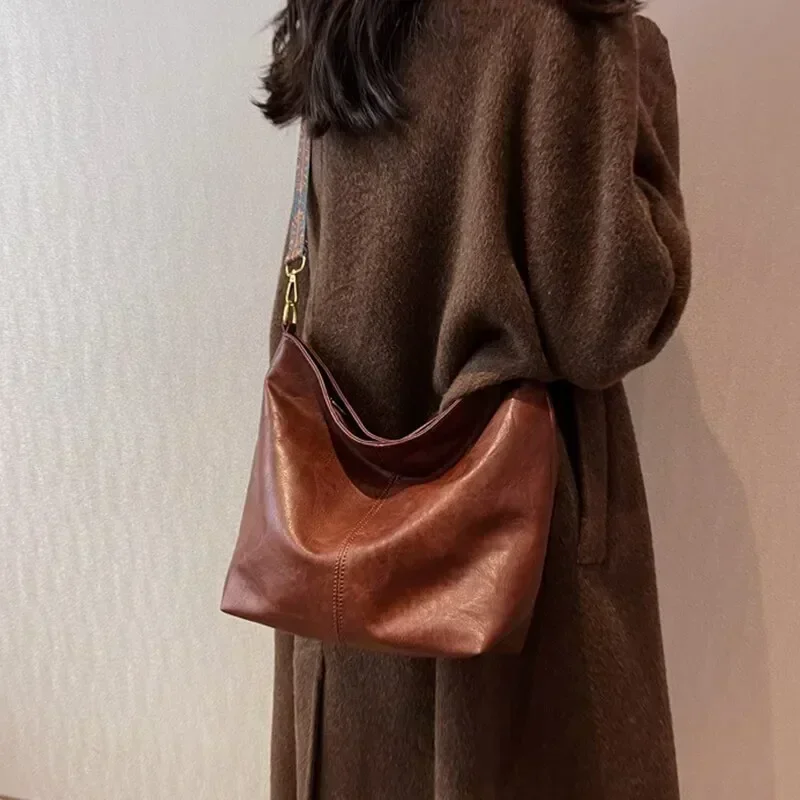 Leather Women Fashion, Vintage Solid Color Crossbody Bag, Simple Bucket Shoulder Sling, High-Capacity Wide Strap Bag