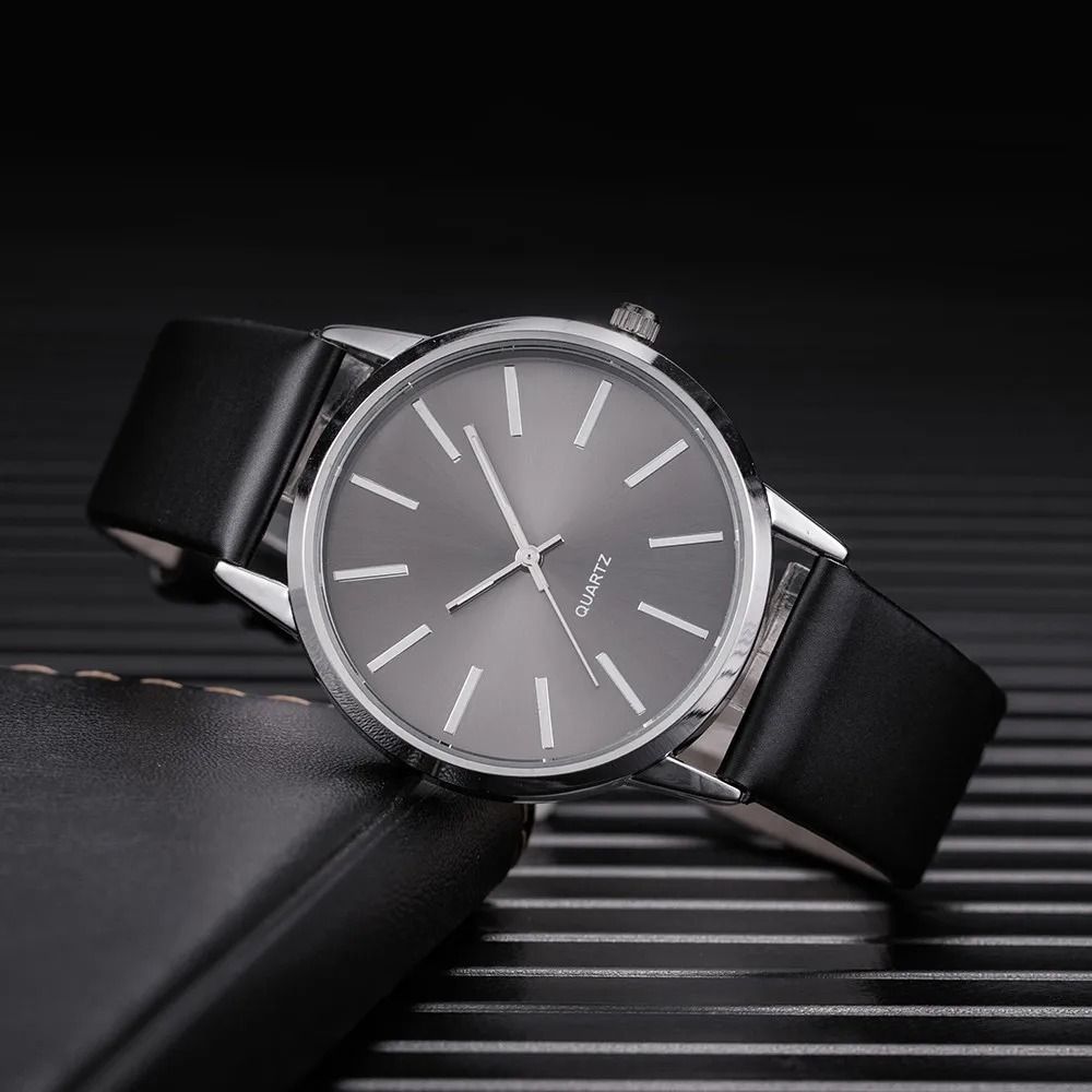 Men Leather Band Quartz Casual Wristwatch