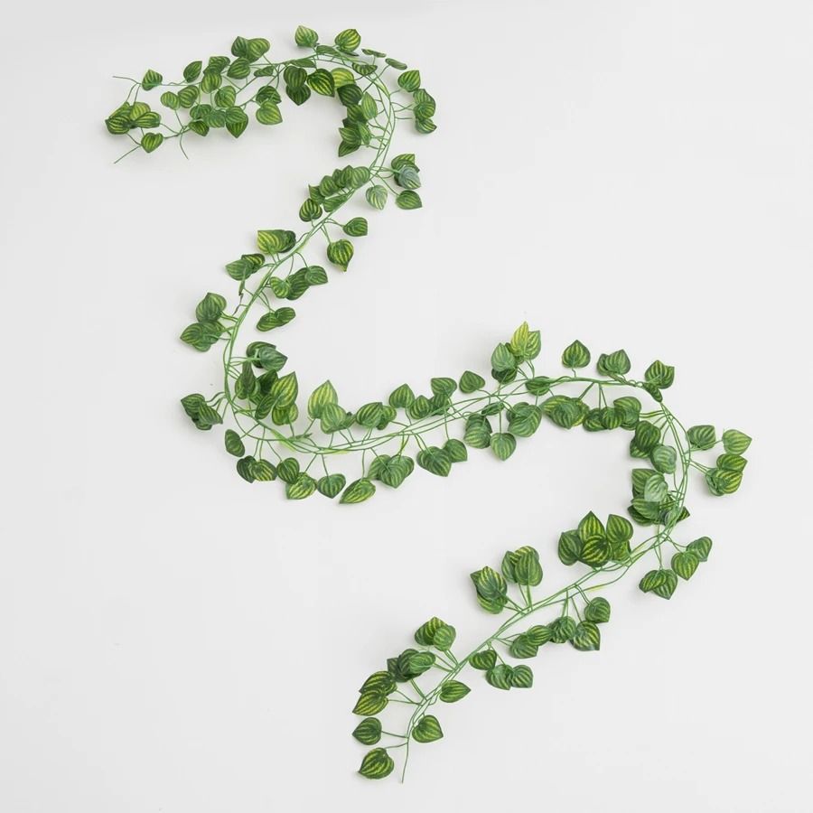Artificial Christmas Garland Vine – High-Definition Vertical Botanical Sculpture