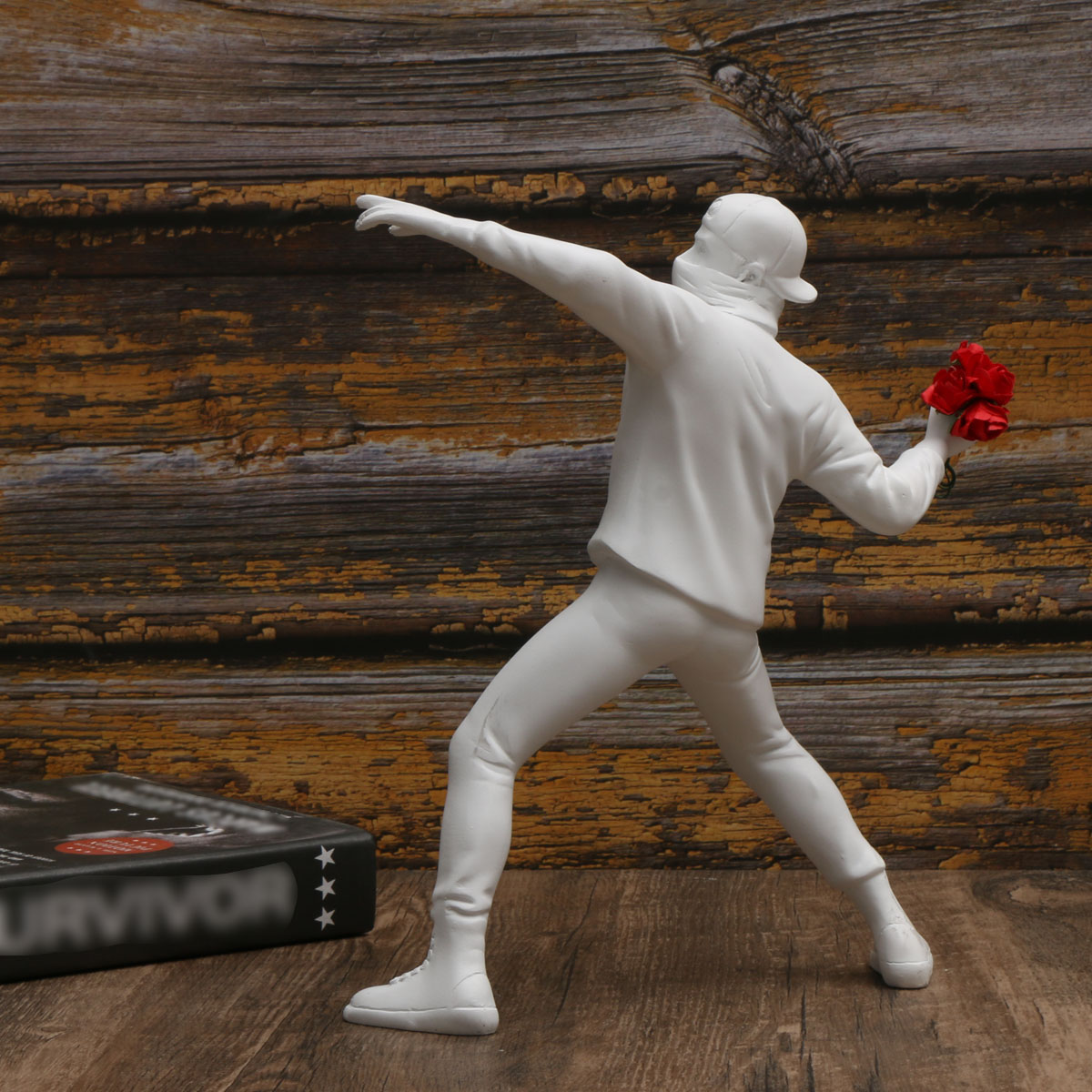 Resin Flower Thrower Statue, Banksy Sculptures, Decorative Figurine, Home Desk Accessories, Bomber Collectible