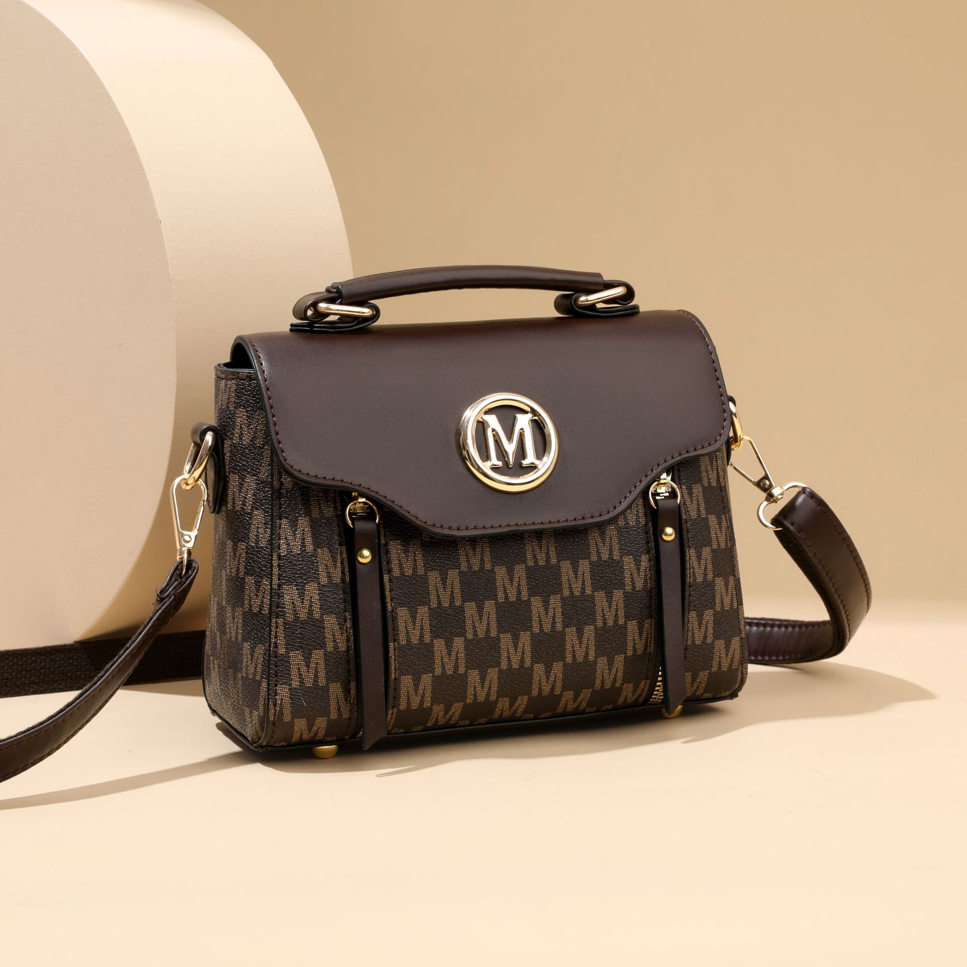 Classic Retro Handbag for Women Stylish Shoulder Messenger Bag for Daily Use Travel and Shopping
