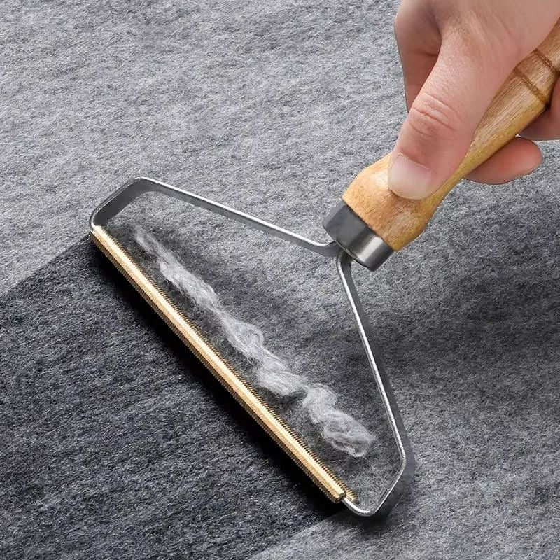 Premium Wooden Lint Remover & Fabric Hairball Remover – Gentle Clothes De-Piller Tool