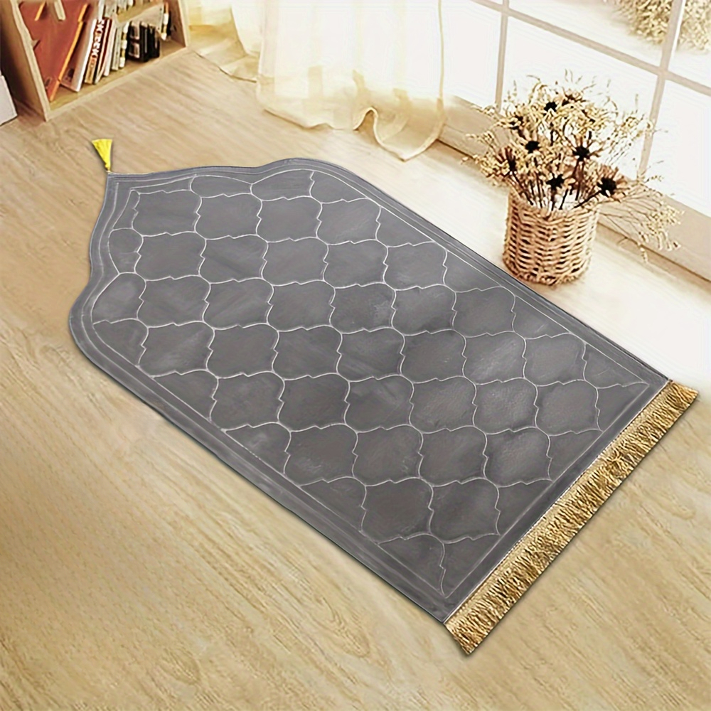 Thickened Flannel Prayer Mat with Tassel Design – Irregular Plush Prayer Rug for Comfort & Durability