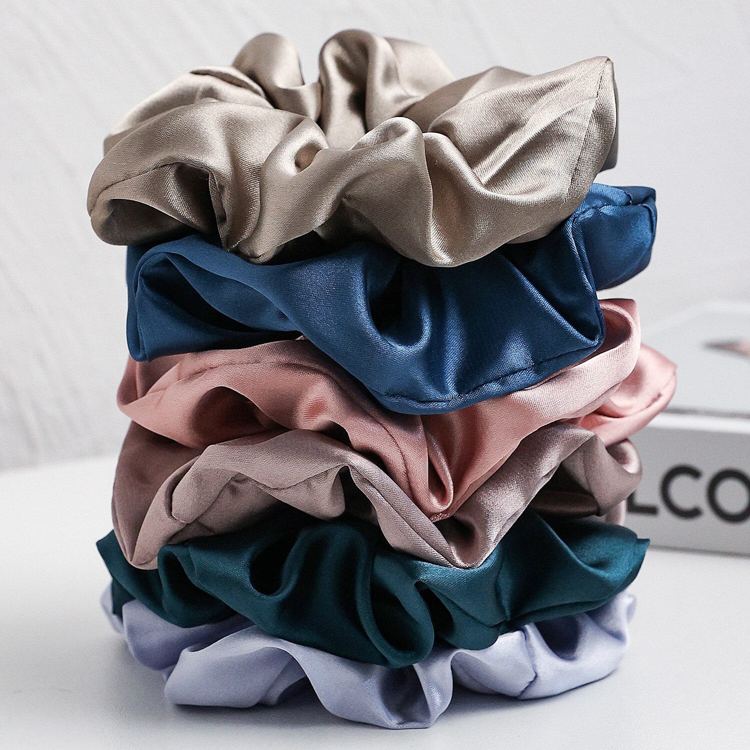Soft Velvet Scrunchies for Women, Pure Color Satin Large Scrunchie Set, No-Tangle Hair Accessories