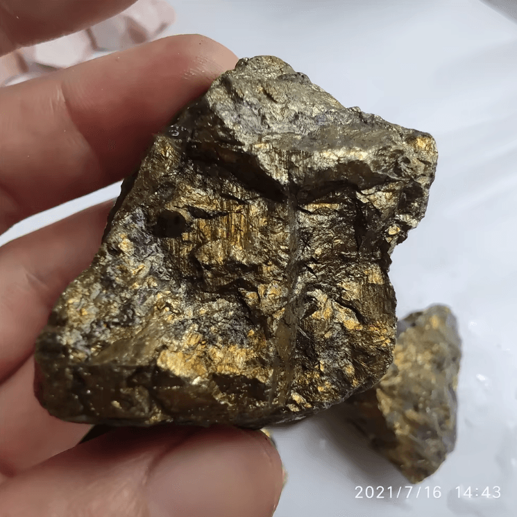 Natural Chalcopyrite Crystal Ore Peacock Stone Mineral Specimen for Collection & Study