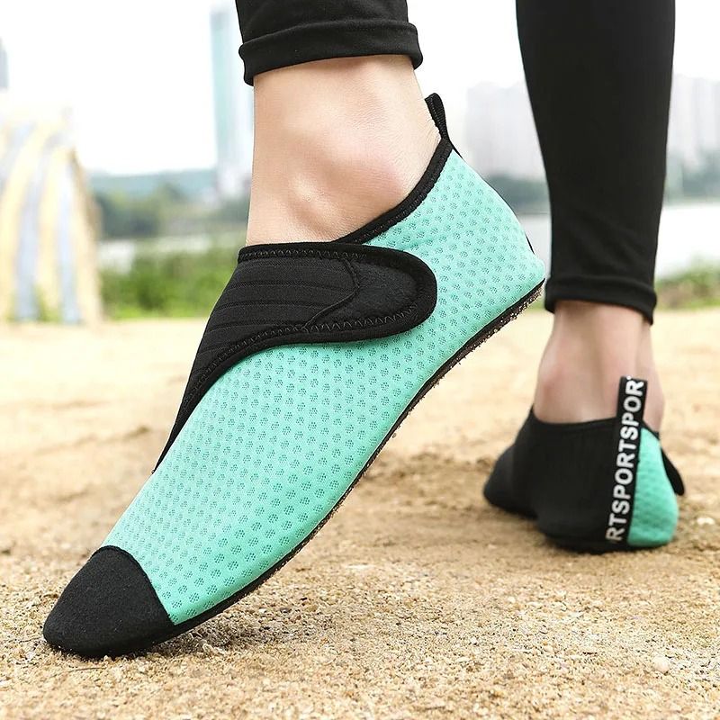 Unisex Beach Water Shoes Quick Dry Lightweight Swim and Aqua Footwear