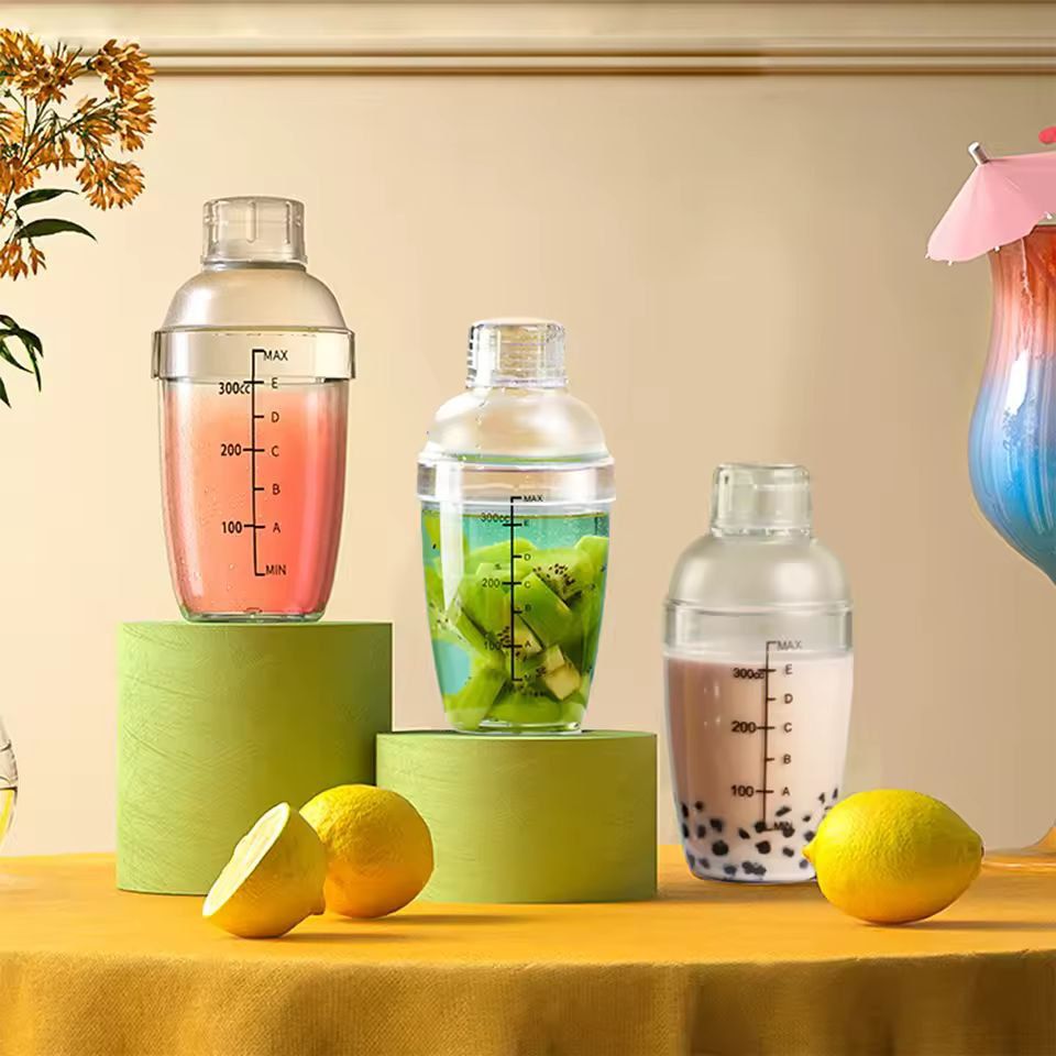 Barista-Style Drink Mixer - Premium Plastic Cocktail Shaker with Measuring Scales (350–1000 ml)