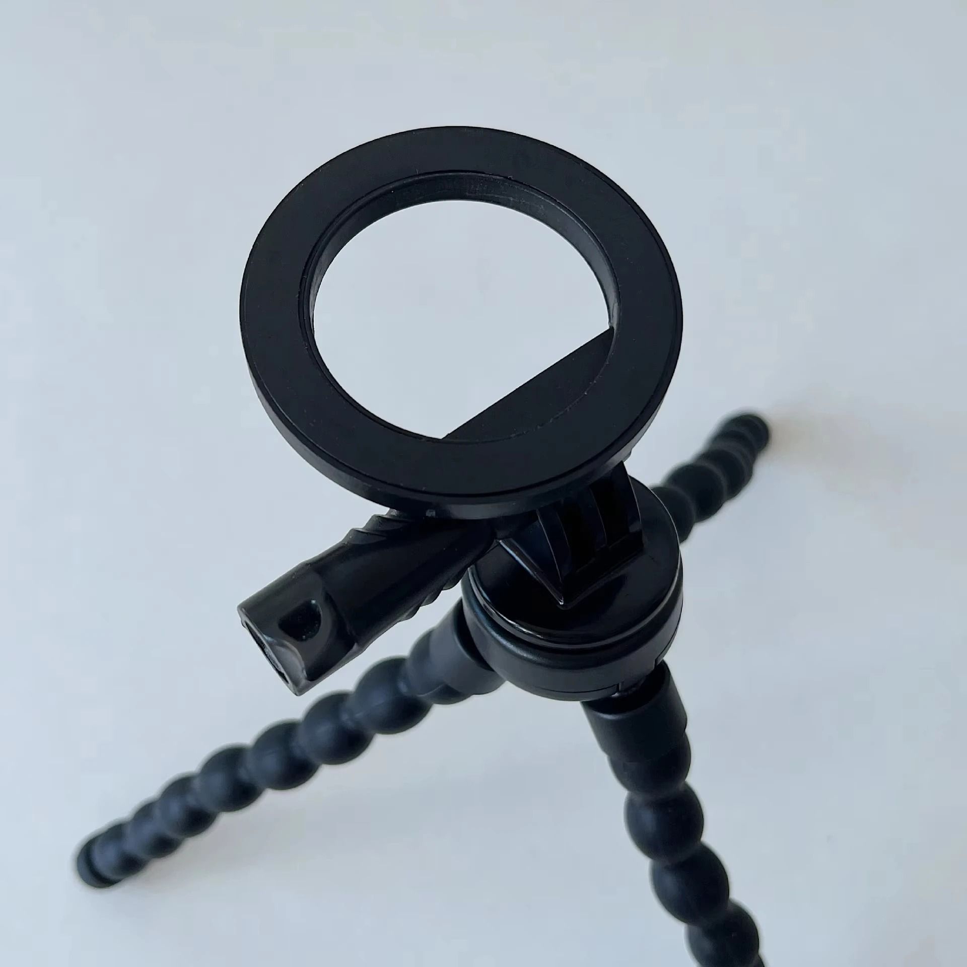 Magnetic Octopus Tripod – Universal MagSafe Compatible Smartphone Stand – Flexible High-Grip Monopod