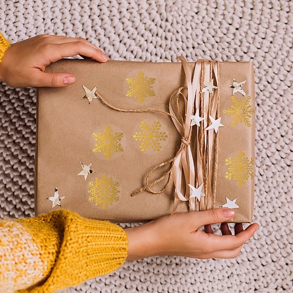 Golden Snowflake Christmas Sealing Stickers Transparent Round Adhesive Gift Packaging Roll