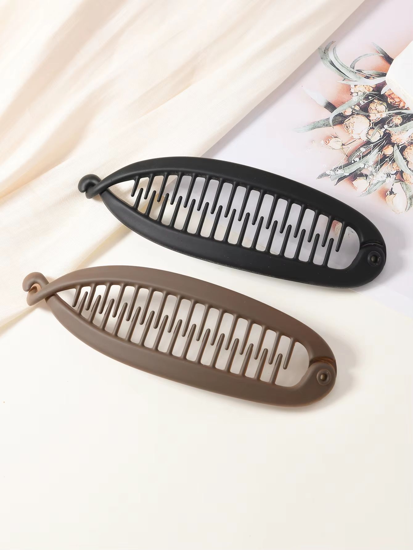 AmberVolume French-Twist Banana Clip – Elegant Large Volume Skull-Top Hair Clip