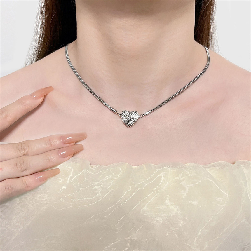 Love Heart-Shaped Magnet Pendant Necklace, Stainless Steel Zircon Clavicle Chain Jewelry for Women Party Gift