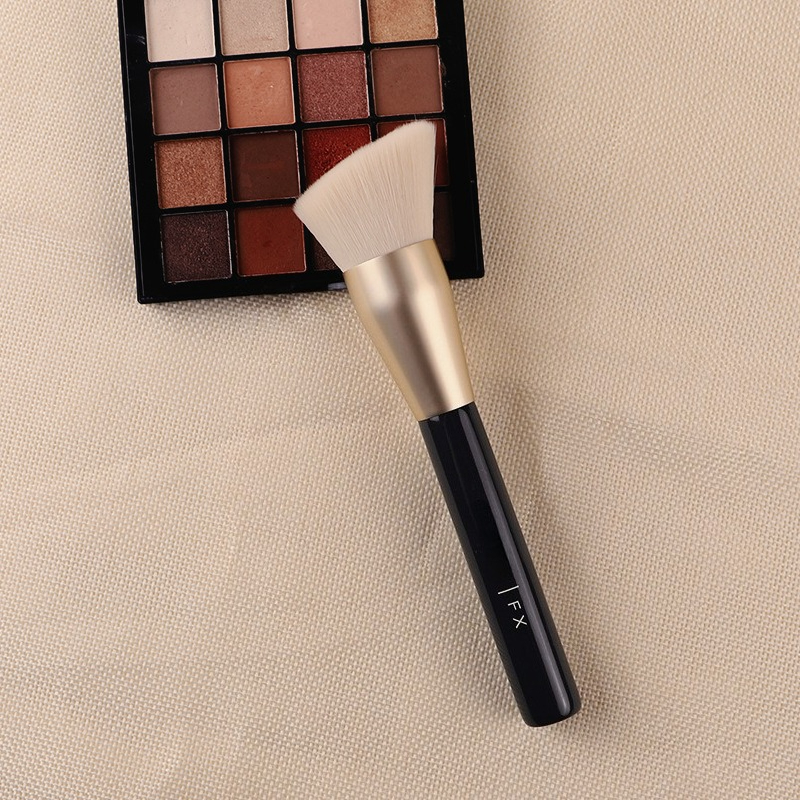 Professional THE MAXIMIZING FULL FACE BRUSH Angled Smooth Foundation Cream Makeup Brush for Perfect Blending