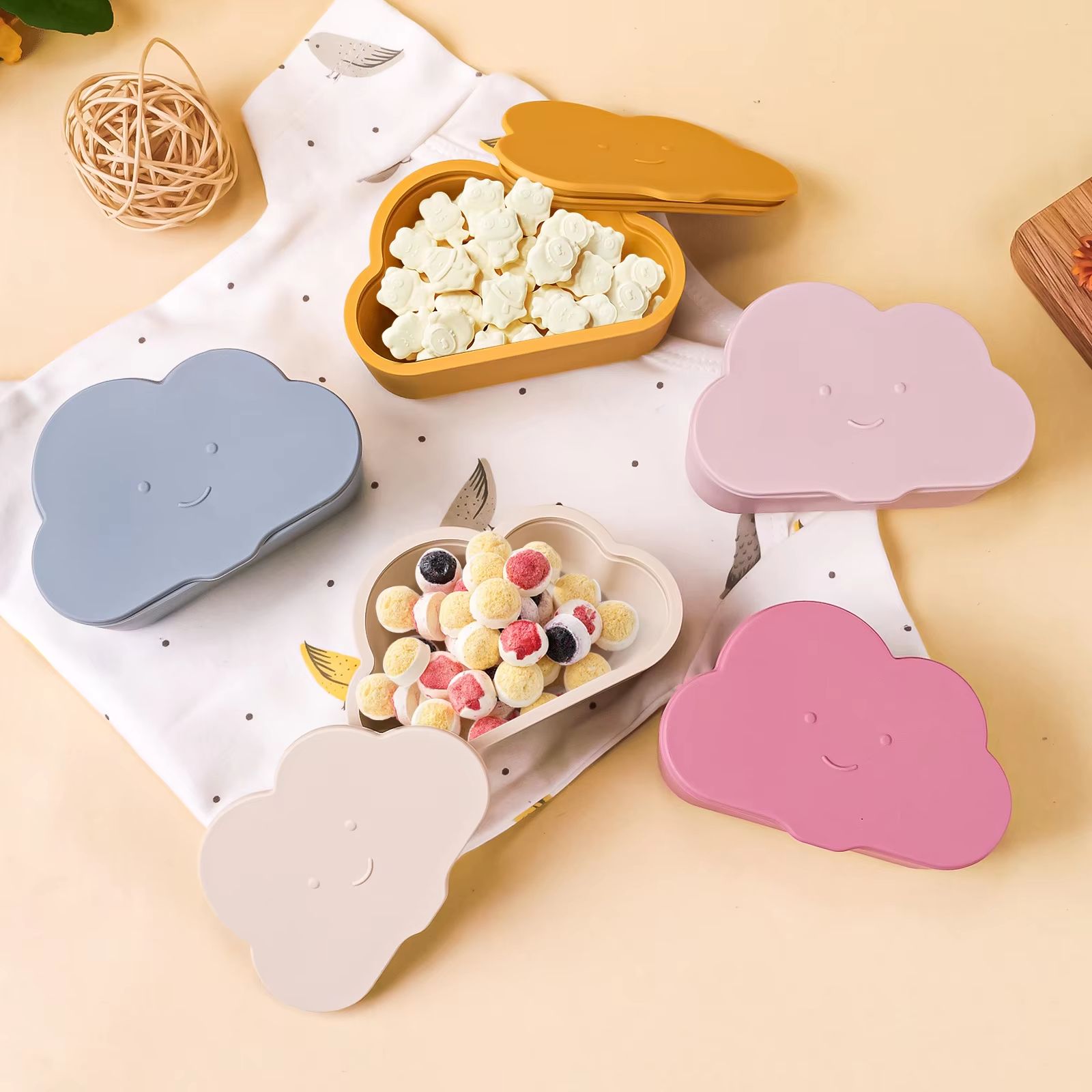 TYRY HU BPA Free Kids Silicone Food Storage Box with Lid Portable Baby Snack Cup