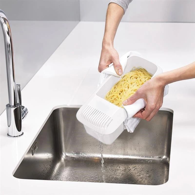 Eco Friendly Microwave Pasta Cooker with Strainer Noodle Cooking Container