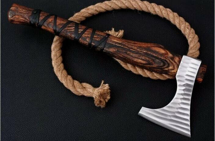 CUSTOM HANDMADE CARBON STEEL HATCHET TOMAHAWK HUNTING AXE WITH BEAUTIFUL HEAD