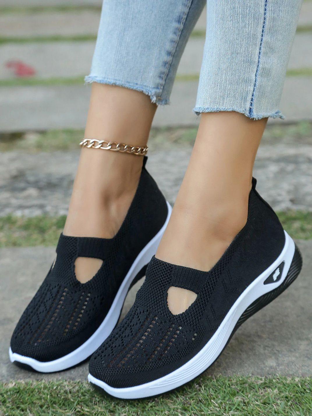 Womens Casual Flat Sneakers Lightweight Everyday Shoes for Summer and Year Round Wear