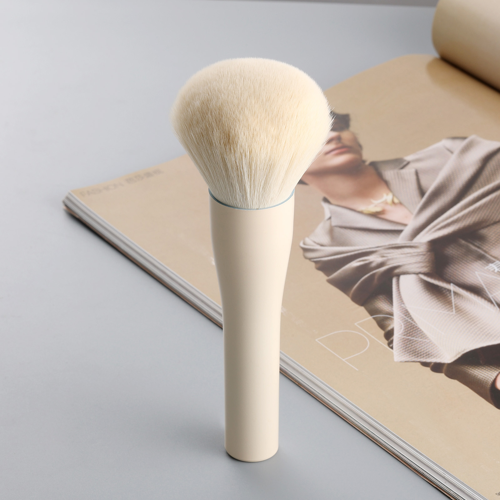 Quality Large Powder Brush, Professional Makeup Brush for Flawless Application