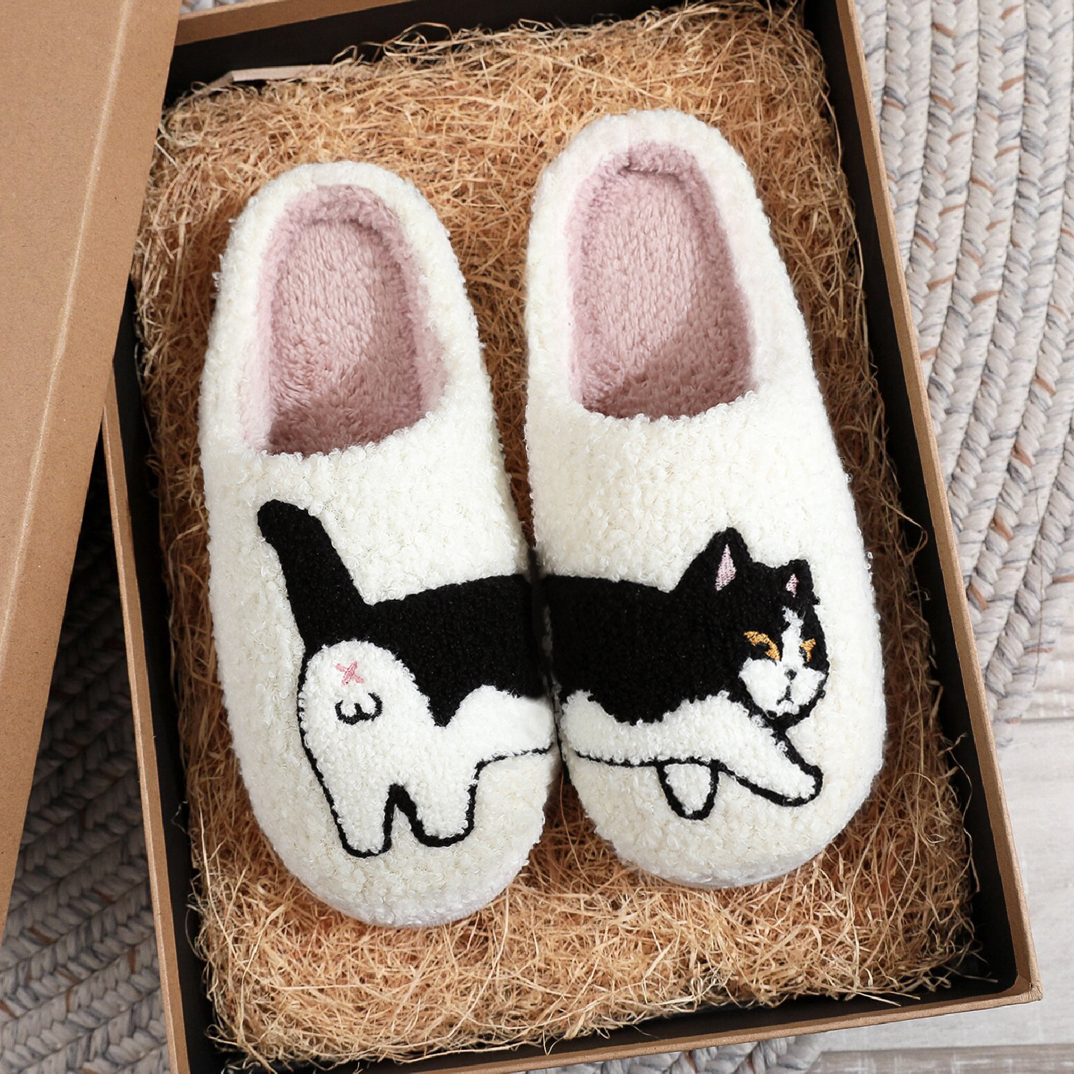 Cow Cat Embroidered Plush Slippers Comfortable & Warm Non-Slip Indoor Woolen Slippers for Men and Women.