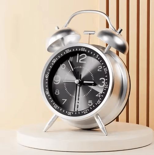4.5 Inch Twin Bell Loud Metal Alarm Clock with 3D Dial and Backlight – Retro Battery Operated Desk Clock