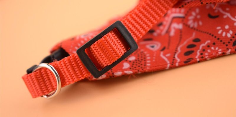 Adjustable Pet Triangle Bandana – Cute Printed Dog & Cat Saliva Scarf with Collar Strap