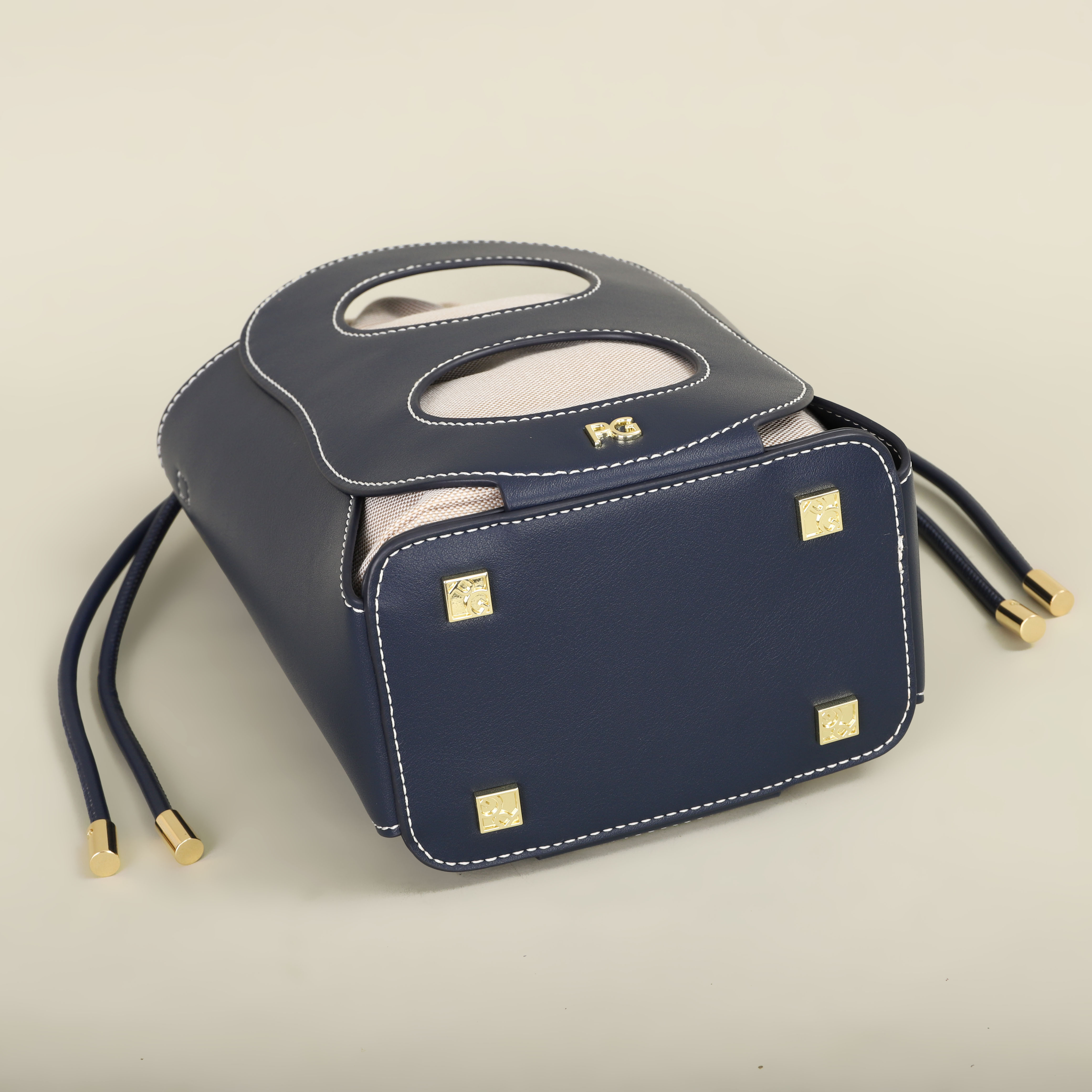 Elegant Hollow Design Women Crossbody Bag Luxury Fashion Designer Shoulder Bag