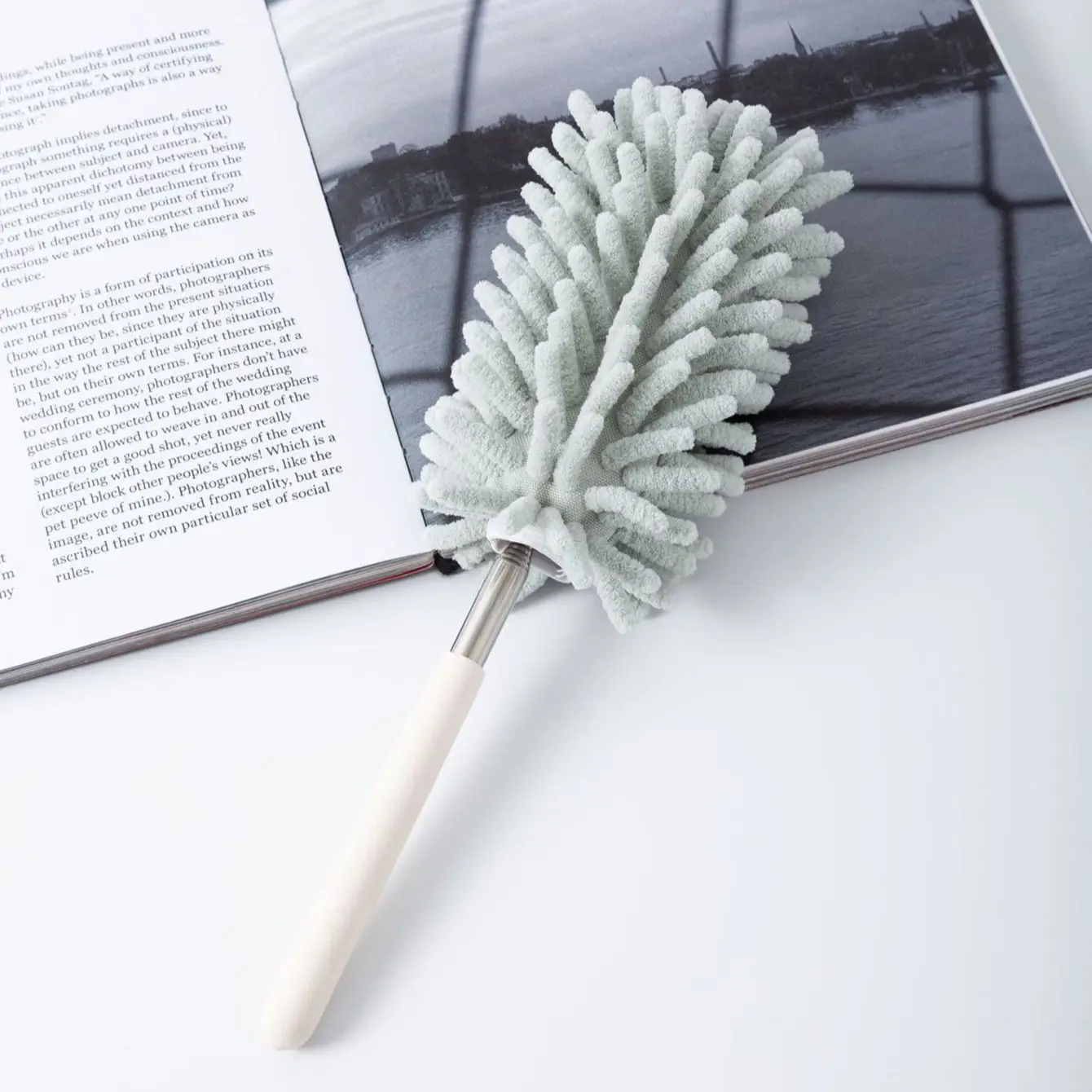 Telescopic Microfiber Dust Brush Stainless Steel Handle for Easy Ceiling Cleaning