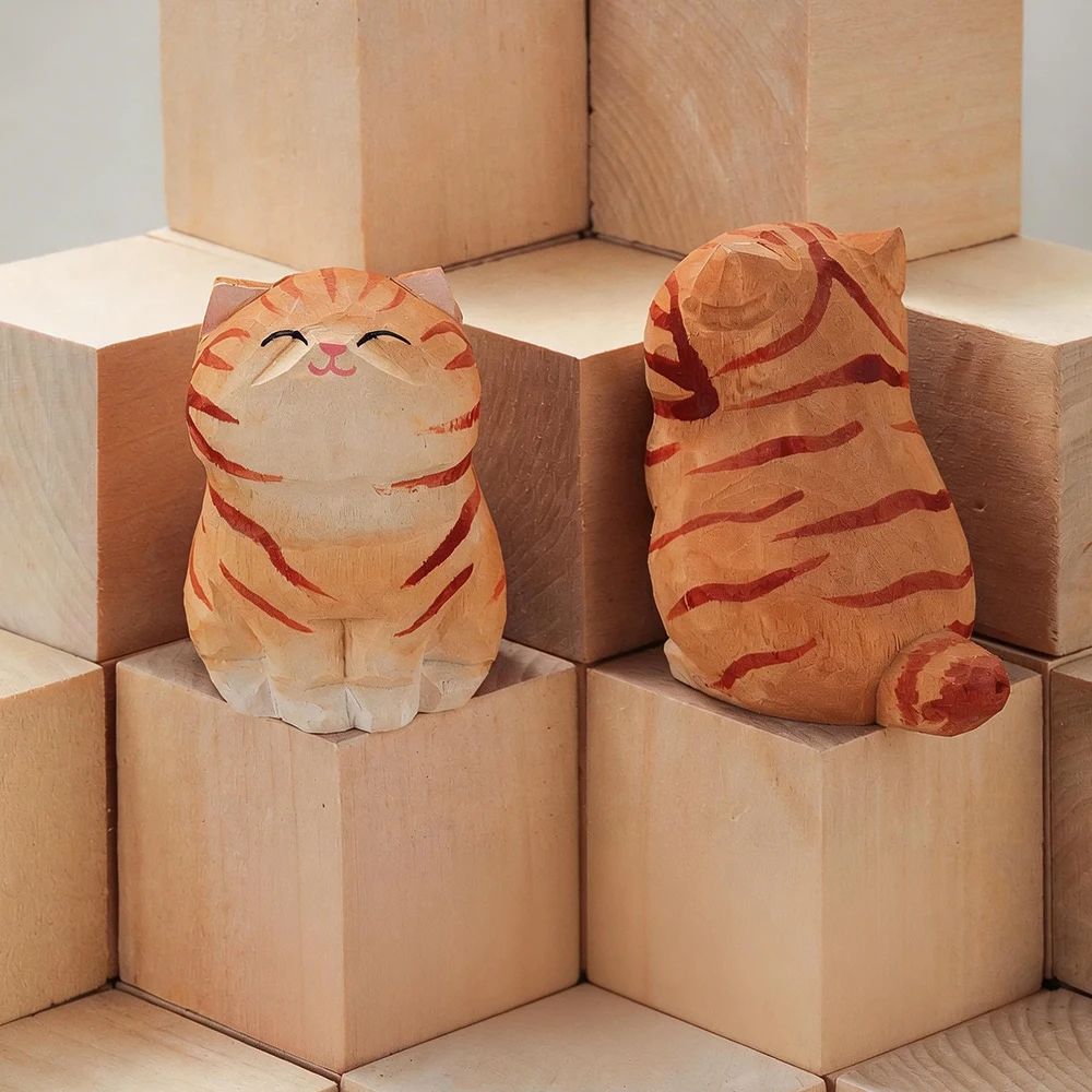 Handcrafted Wooden Cat Figurine – Cute Kitten Desk Decor & Animal Car Ornament