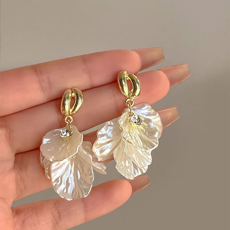 Unique Glossy Shell Flower Pendant Earrings