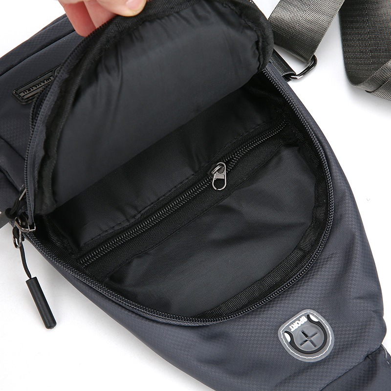 Lightweight messenger bag, adjustable shoulder strap, zipper closure, daily use, can also be used as chest bag