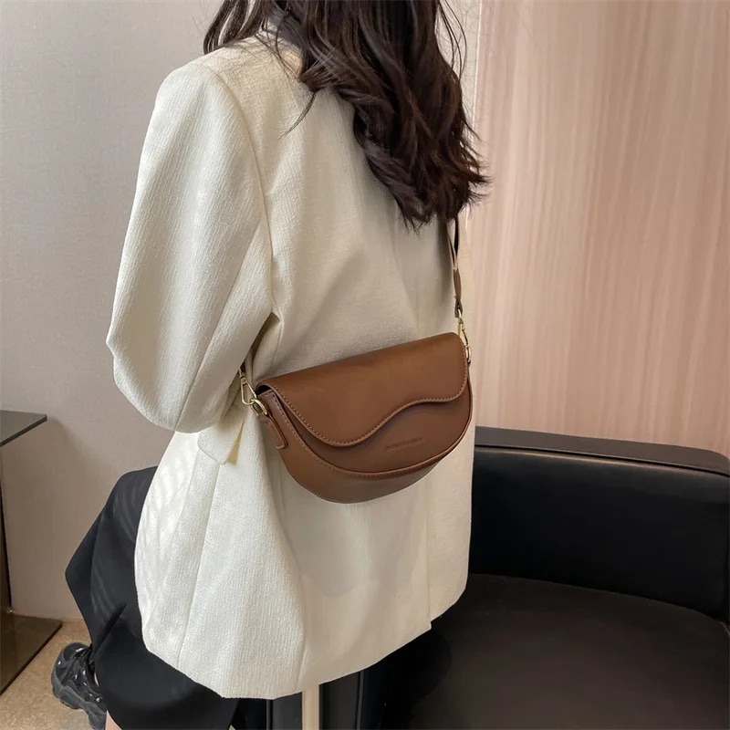 Women's Vintage Leather Flap Saddle Bag with Wide Strap Crossbody