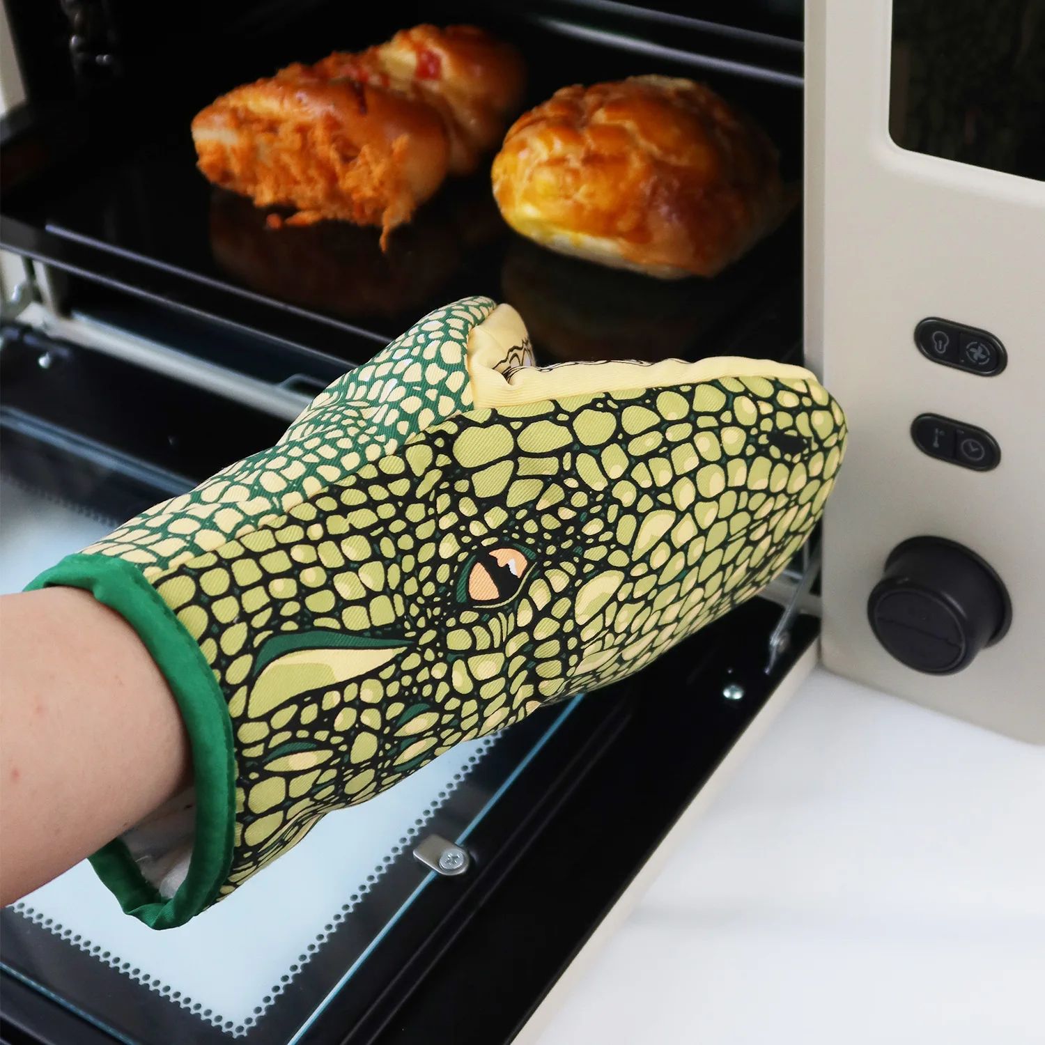 Cute Crocodile Microwave & Oven Insulation Gloves (2 pcs)