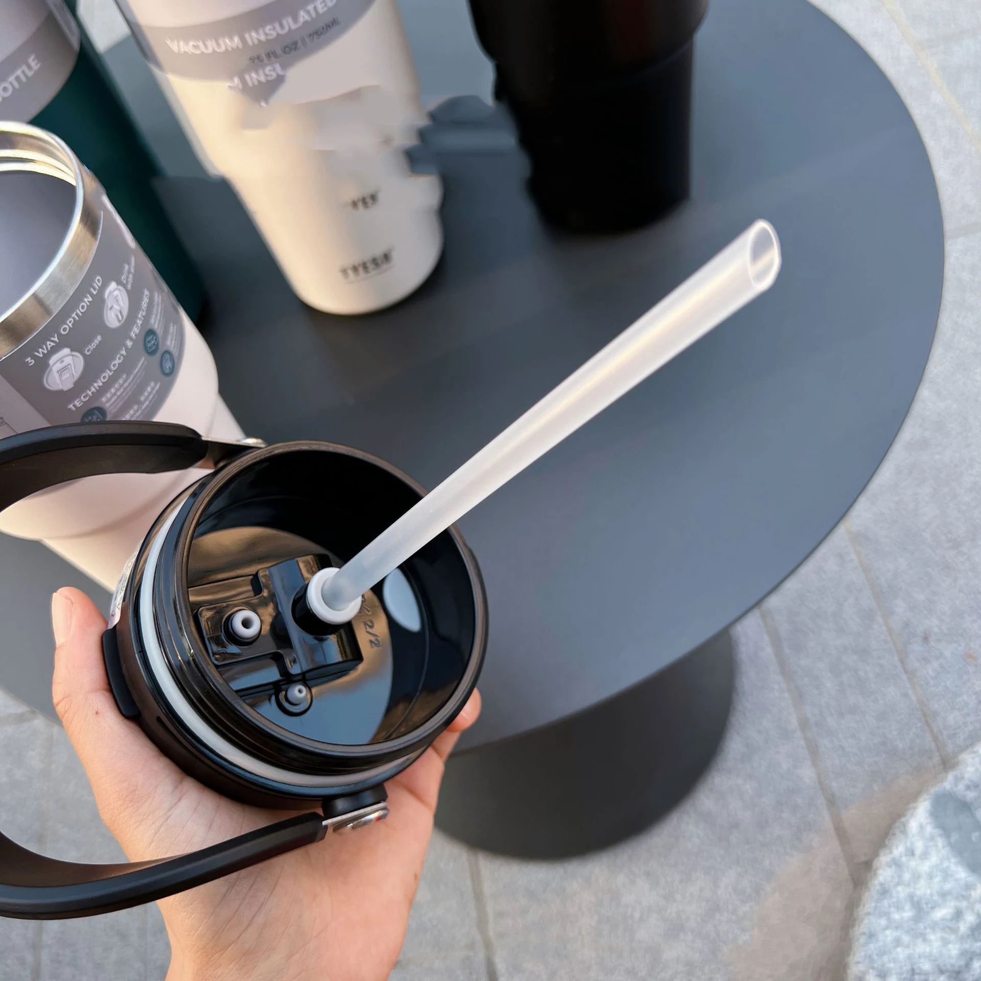 Vacuum Flask Car Water Bottle, 304 Stainless Steel Coffee Cup with Leak-Proof Lid, Handle & Non-Slip Base