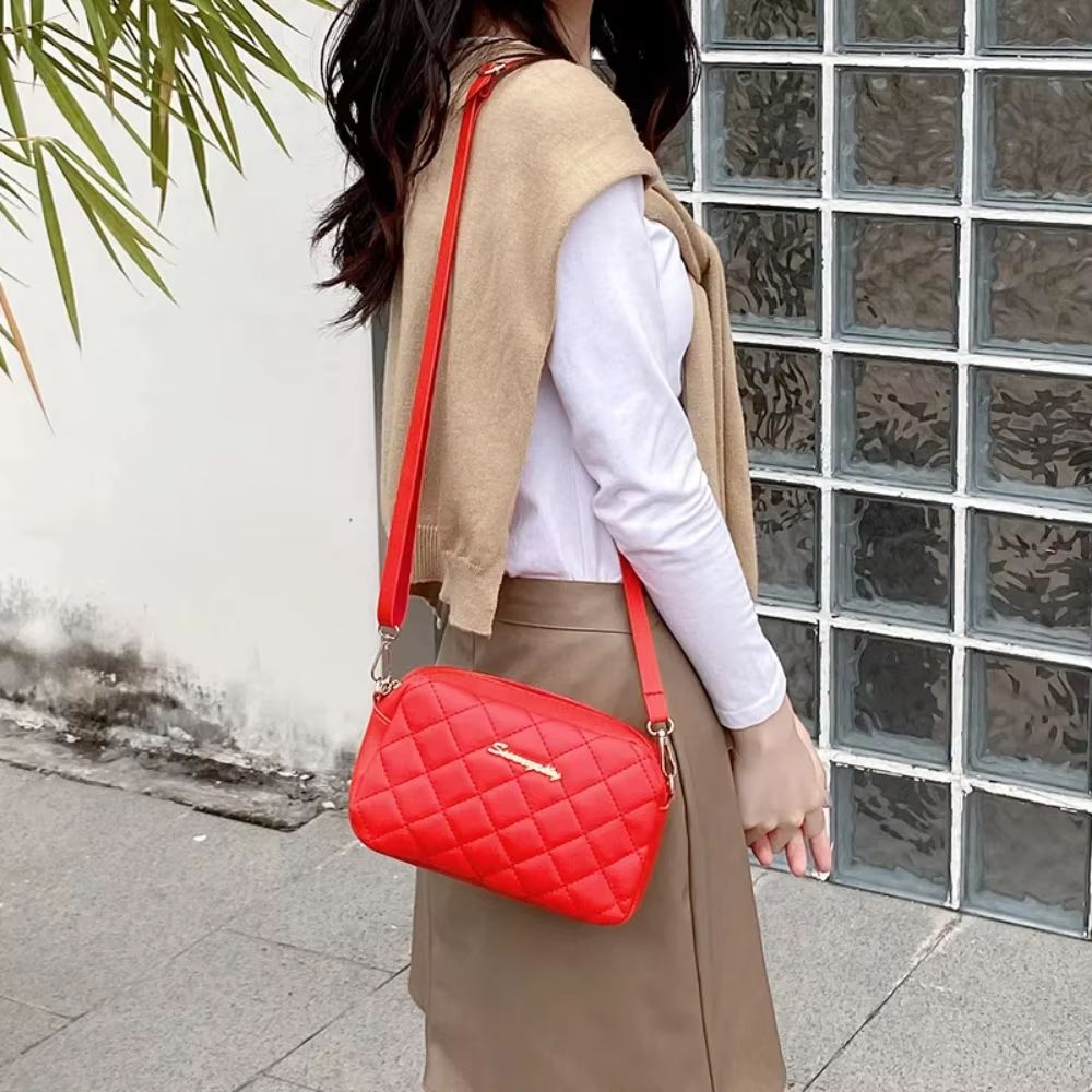 Mini Quilted Tassel Crossbody Bag with Chain Strap Stylish Women's Messenger Purse