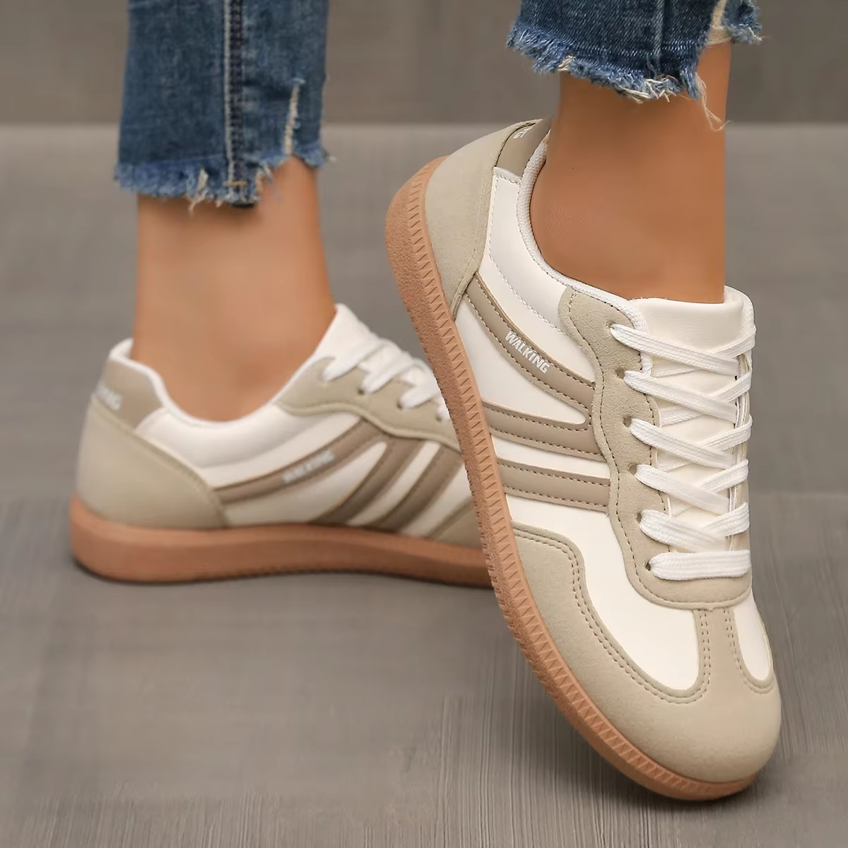 Spring Women Sneakers Lightweight Comfortable Flat Loafers Soft Slip on Shoes Luxury Outdoor Sneakers for Women