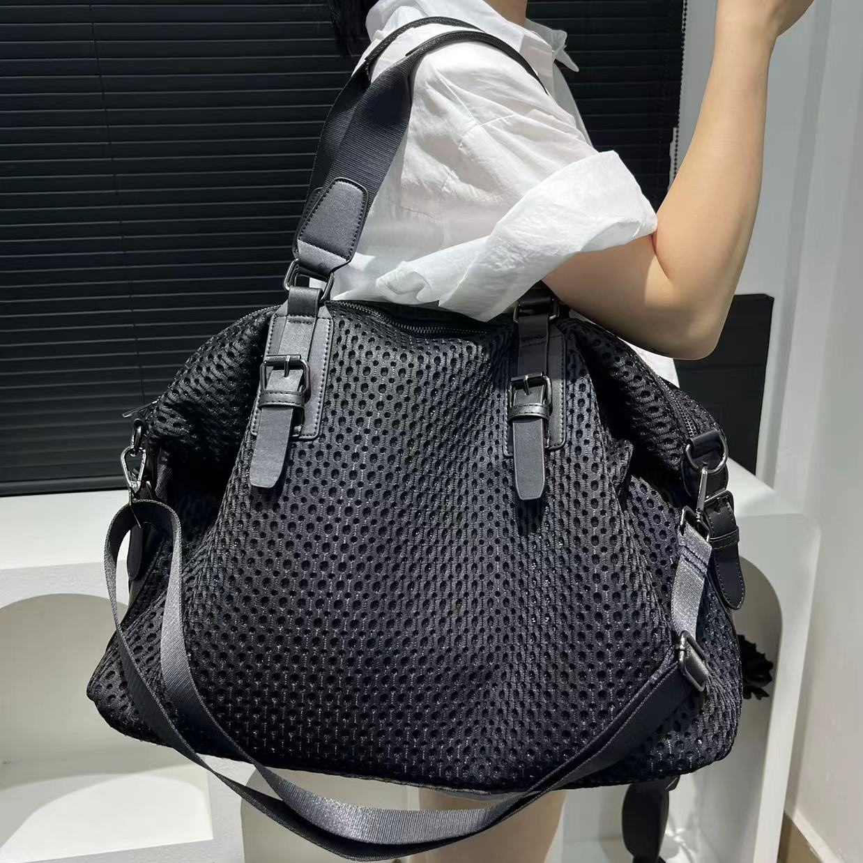 Womens Waterproof Nylon Mesh Shoulder Messenger Bag Large Travel Leisure Bag for Vacation