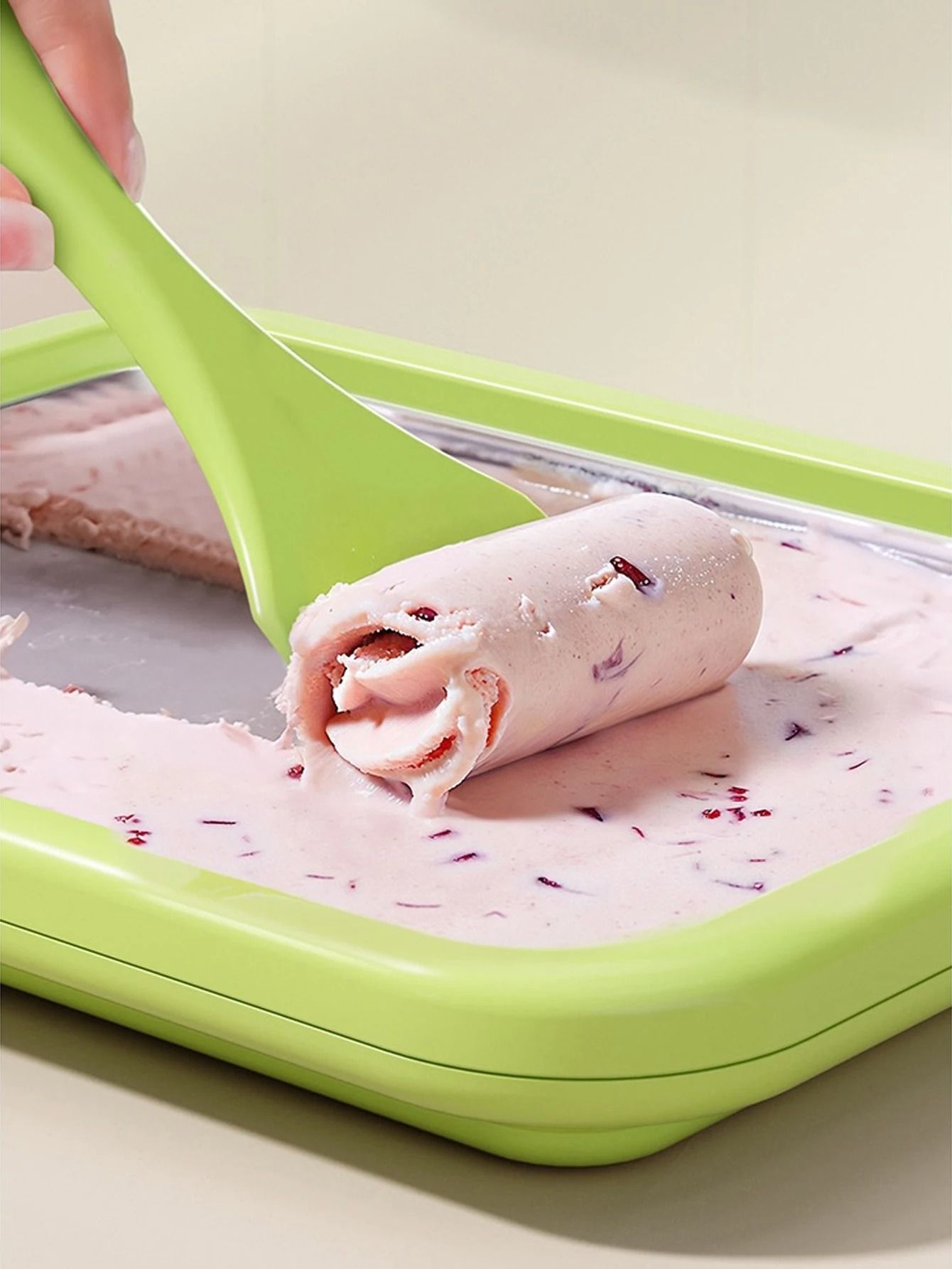 Rolling Ice Cream Maker with Rapid Cooling Plate and Dessert Tray