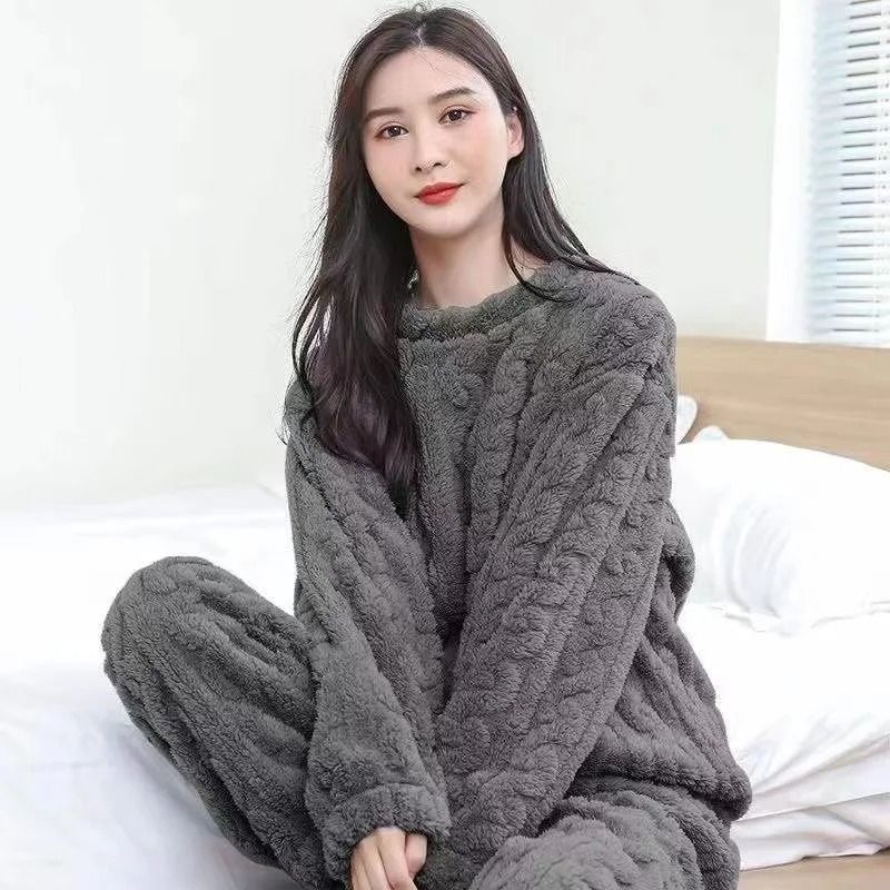 Womens Thickened Flannel Pajama Set with Long Sleeves