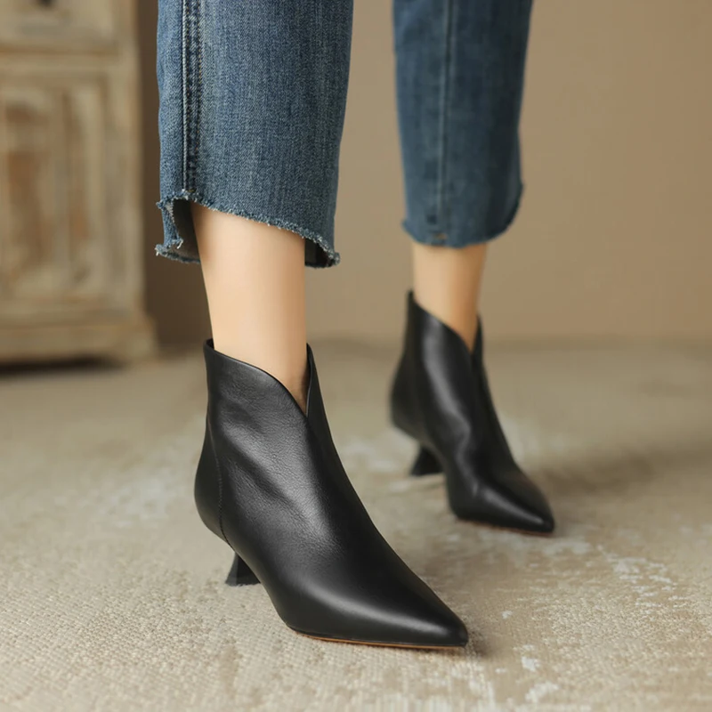 Stylish Autumn Winter Pointed Toe Women Ankle Boots, Fashion Vintage Short Booties with Square Heels and Zippers