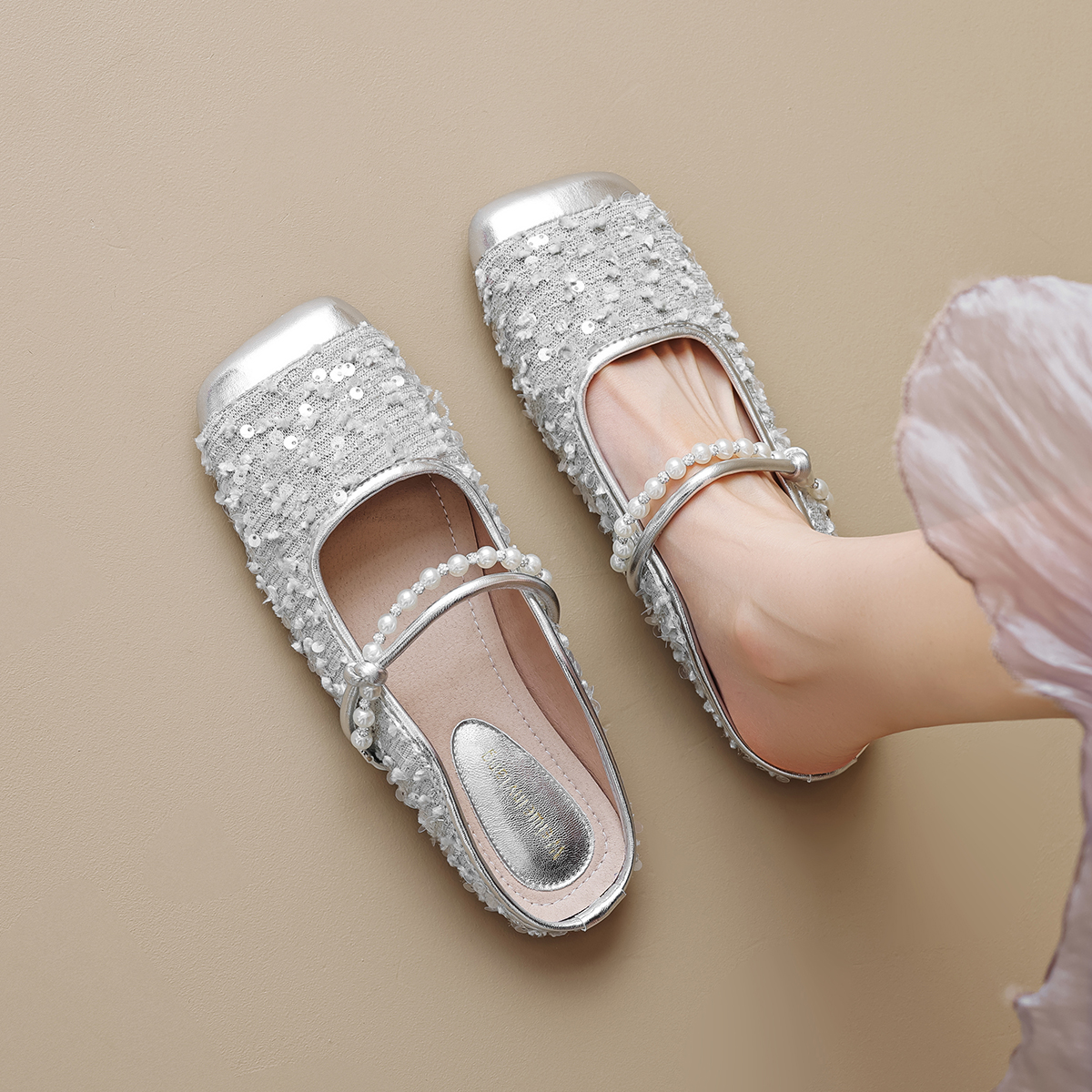 Ladies Casual Mules, Stylish Pearl Design Flat Shoes for Women, Comfortable Outdoor Slippers for Work & Party Wear