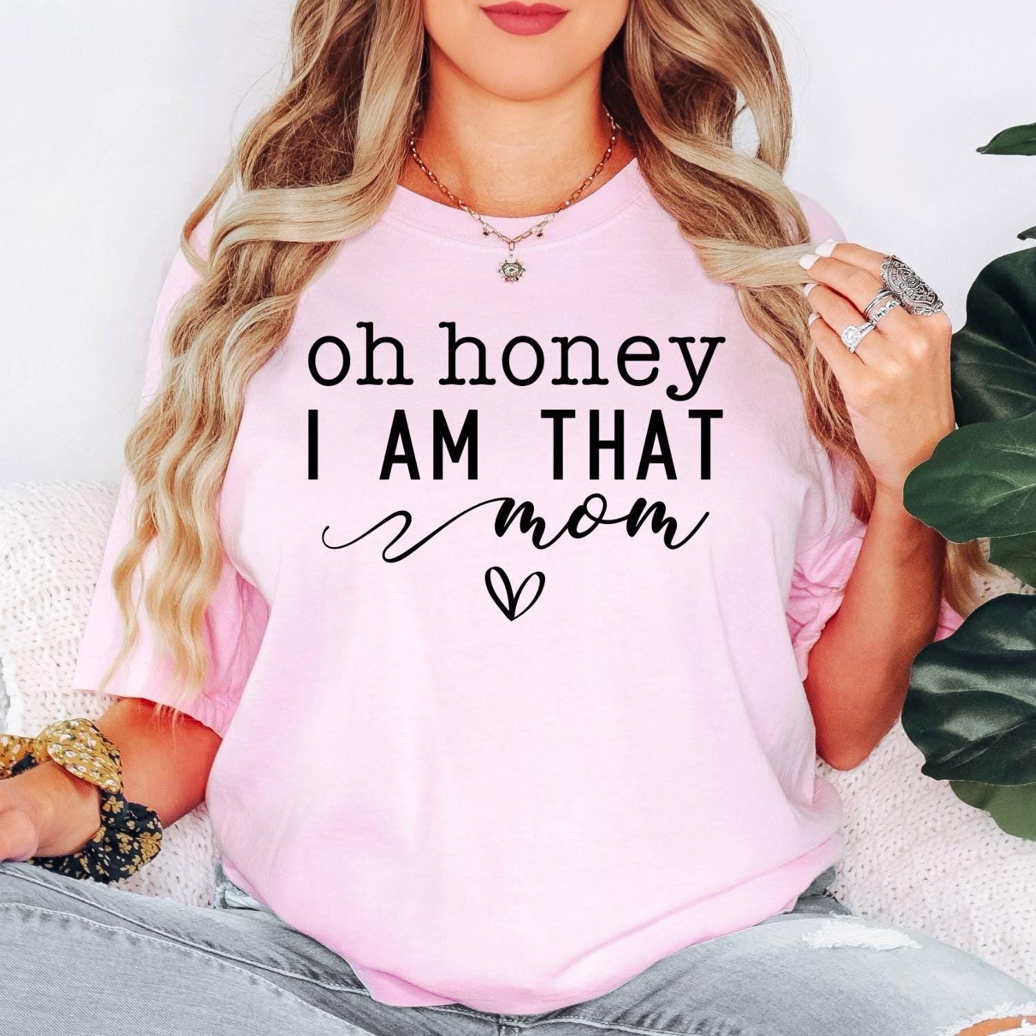 Oh Honey I Am That Mom Shirt Funny Mom Graphic Tee Cute Casual Mom T-Shirt