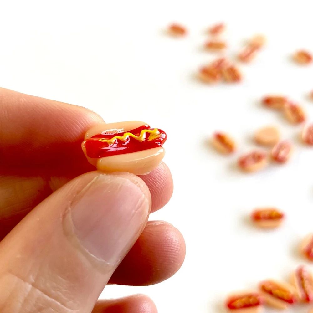 Mini Resin Hotdog Figurines Set – Kawaii Fake Food Dollhouse DIY Craft Decorations