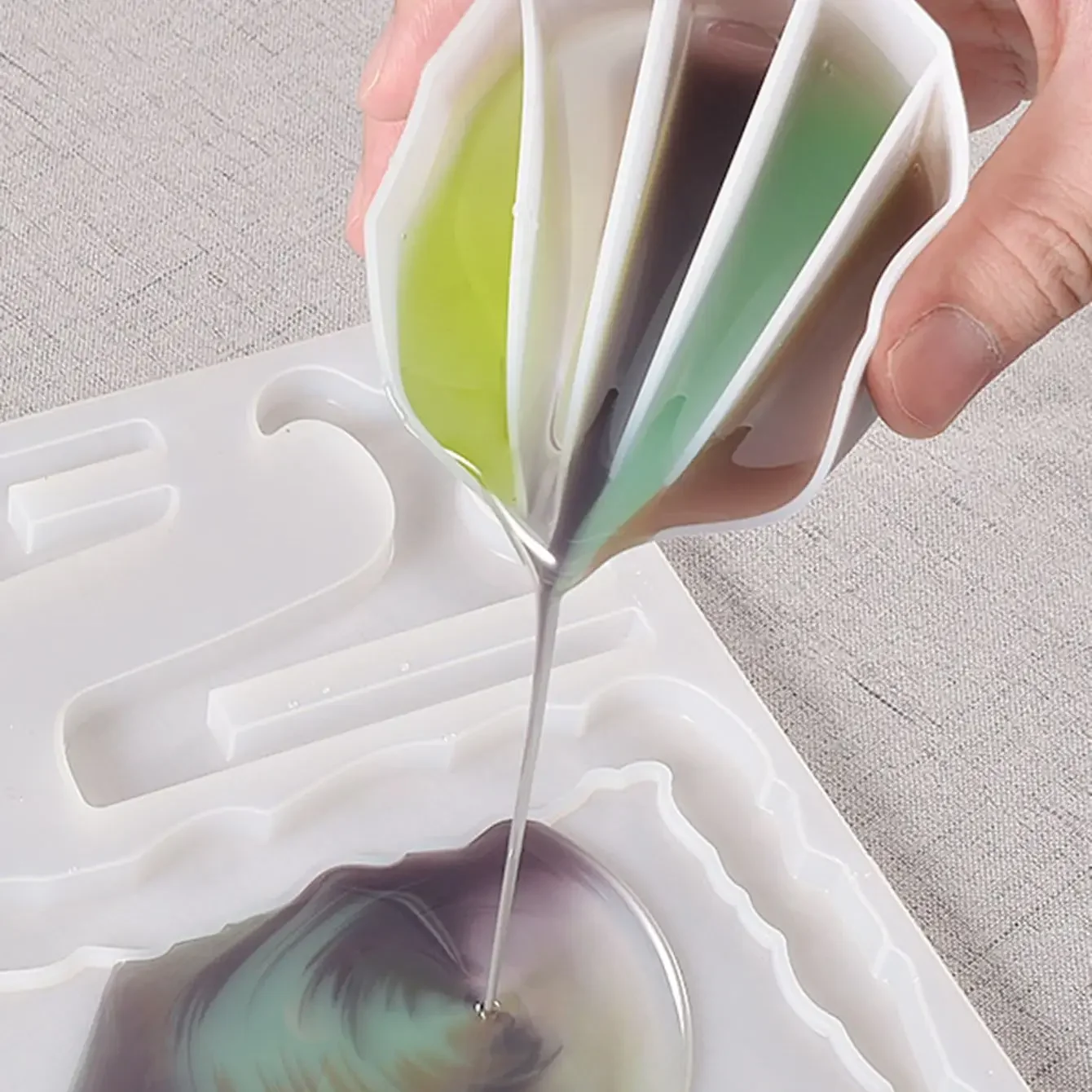 Amazing Liquid Art Dispense, Silicone Craft Diverter for DIY Craft Projects