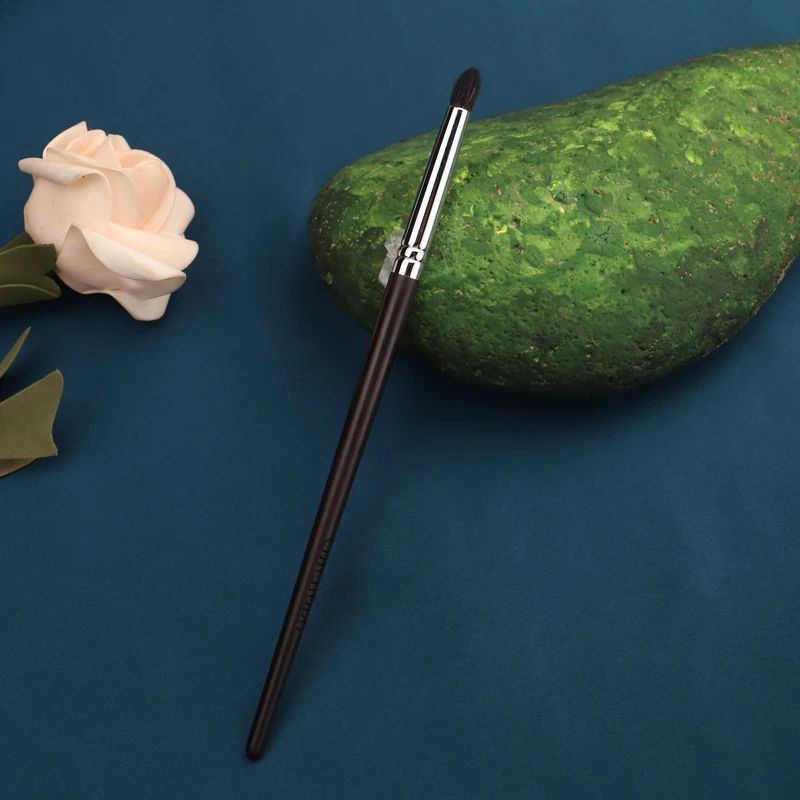 CHICHODO Precision Goat Hair Eyeshadow Crease Brush – Professional Pointed Detail Makeup Brush