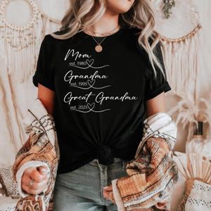 Mom Grandma Great Grandma Shirt Personalized Family Names Graphic Tee Custom Womens T-Shirt