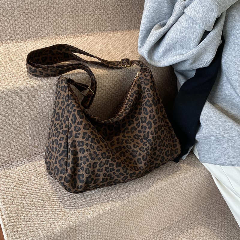 Women's Shoulder Bag, Trendy Casual Soft Textile, Large Capacity Leopard Print Retro Crossbody Bag for Commute Outings