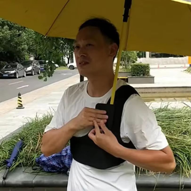 FreeHand Adjustable Umbrella Holder Strap – Wearable Hands-Free Sun & Rain Shield