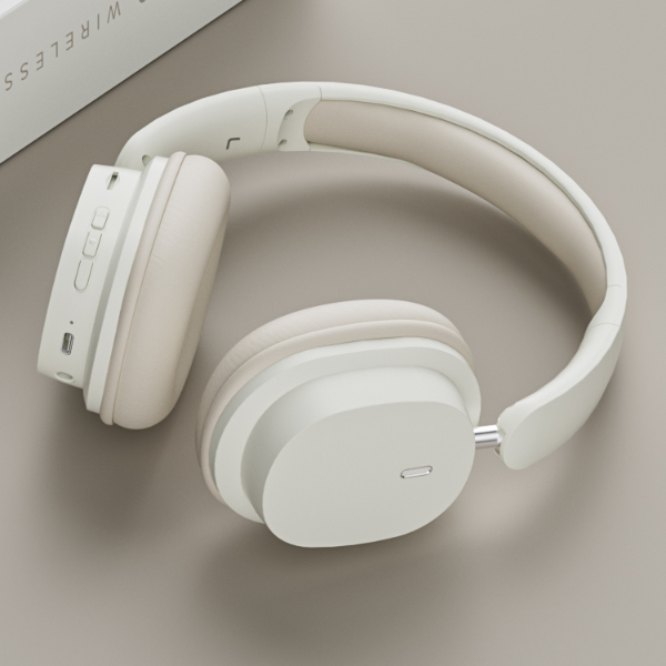 High-Quality Wireless Gaming Headset with Noise-Cancelling Bluetooth, Mic & Wired Earphone Option