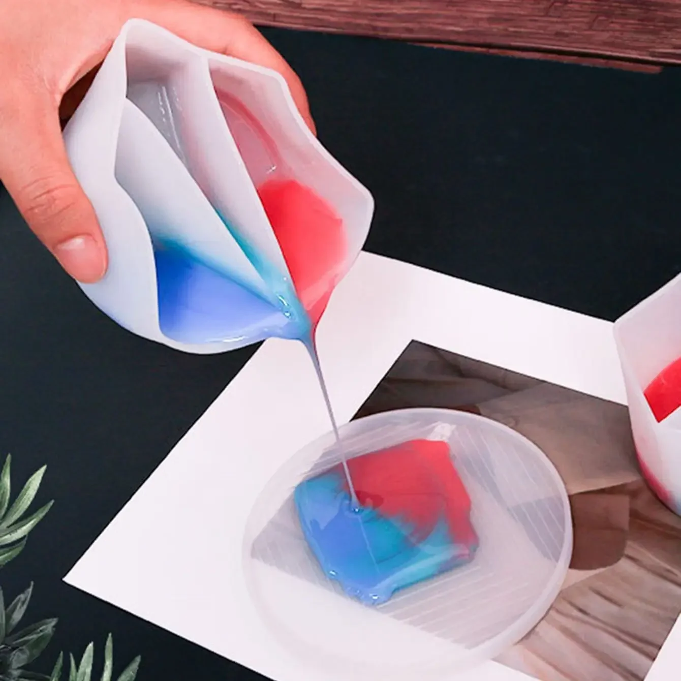 Amazing Liquid Art and DIY Craft Dispenser, Fluid Art and Silicone Craft Diverter